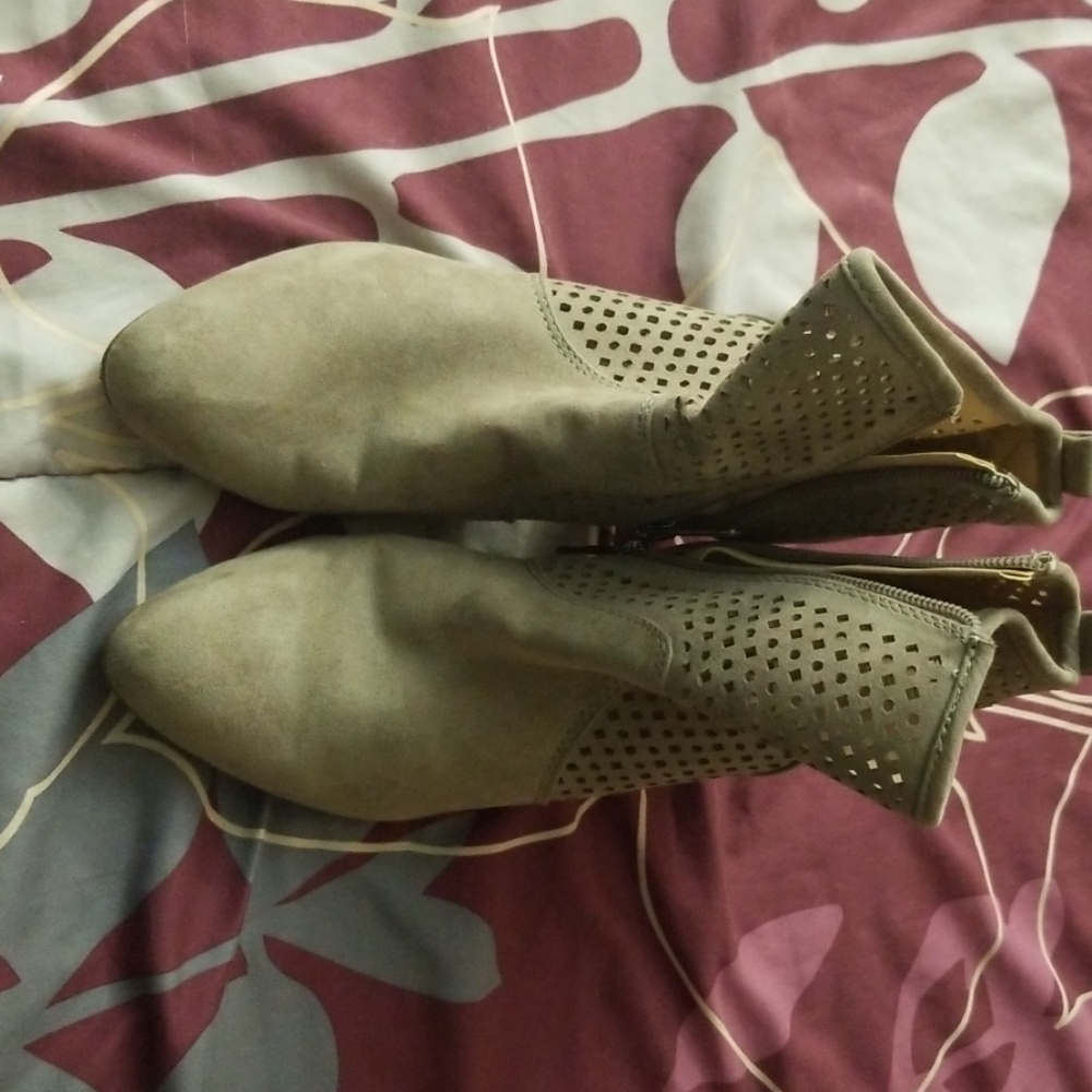 Dress shoes